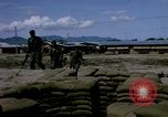 Image des Forces spéciales de l'armée des États-Unis Vietnam, 1964, de la seconde 4 séquences d'archives historiques vidéo 65675069978