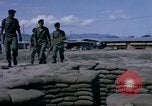 Image des Forces spéciales de l'armée des États-Unis Vietnam, 1964, de la seconde 7 séquences d'archives historiques vidéo 65675069978