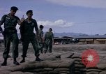 Image des Forces spéciales de l'armée des États-Unis Vietnam, 1964, de la seconde 23 séquences d'archives historiques vidéo 65675069978