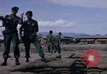 Image des Forces spéciales de l'armée des États-Unis Vietnam, 1964, de la seconde 24 séquences d'archives historiques vidéo 65675069978