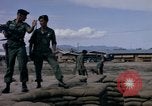Image des Forces spéciales de l'armée des États-Unis Vietnam, 1964, de la seconde 25 séquences d'archives historiques vidéo 65675069978