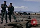 Image des Forces spéciales de l'armée des États-Unis Vietnam, 1964, de la seconde 28 séquences d'archives historiques vidéo 65675069978
