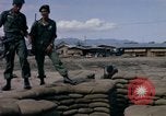 Image des Forces spéciales de l'armée des États-Unis Vietnam, 1964, de la seconde 30 séquences d'archives historiques vidéo 65675069978