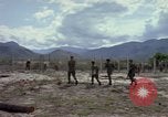 Image des Forces spéciales de l'armée des États-Unis Vietnam, 1964, de la seconde 13 séquences d'archives historiques vidéo 65675069979