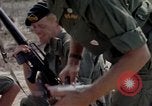 Image des Forces spéciales de l'armée des États-Unis Vietnam, 1964, de la seconde 60 séquences d'archives historiques vidéo 65675069979