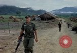 Image Le Capitaine Roger Donlon Vietnam, 1964, de la seconde 32 séquences d'archives historiques vidéo 65675069980