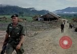 Image Le Capitaine Roger Donlon Vietnam, 1964, de la seconde 33 séquences d'archives historiques vidéo 65675069980