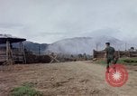 Image Le Capitaine Roger Donlon Vietnam, 1964, de la seconde 42 séquences d'archives historiques vidéo 65675069980