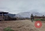 Image Le Capitaine Roger Donlon Vietnam, 1964, de la seconde 44 séquences d'archives historiques vidéo 65675069980