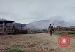 Image Le Capitaine Roger Donlon Vietnam, 1964, de la seconde 45 séquences d'archives historiques vidéo 65675069980