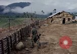 Image Le Capitaine Roger Donlon Vietnam, 1964, de la seconde 56 séquences d'archives historiques vidéo 65675069980