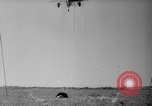 Standbild Flugzeuge Rettungsaktion test United States USA, 1944, aus Sekunde 12 historischem Filmmaterial Videoclip 65675069988