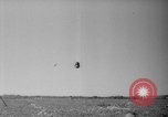Standbild Flugzeuge Rettungsaktion test United States USA, 1944, aus Sekunde 14 historischem Filmmaterial Videoclip 65675069988