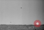 Standbild Flugzeuge Rettungsaktion test United States USA, 1944, aus Sekunde 16 historischem Filmmaterial Videoclip 65675069988