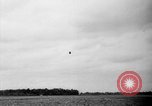 Standbild Flugzeuge Rettungsaktion test United States USA, 1944, aus Sekunde 56 historischem Filmmaterial Videoclip 65675069988