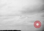 Standbild Flugzeuge Rettungsaktion test United States USA, 1944, aus Sekunde 57 historischem Filmmaterial Videoclip 65675069988
