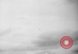 Standbild Flugzeuge Rettungsaktion test United States USA, 1944, aus Sekunde 60 historischem Filmmaterial Videoclip 65675069988