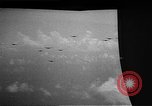 Standbild Bombardierung der Inseln Pacific Theater, 1944, aus Sekunde 26 historischem Filmmaterial Videoclip 65675069993