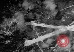Standbild Bombardierung der Inseln Pacific Theater, 1944, aus Sekunde 27 historischem Filmmaterial Videoclip 65675069993
