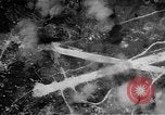 Standbild Bombardierung der Inseln Pacific Theater, 1944, aus Sekunde 28 historischem Filmmaterial Videoclip 65675069993