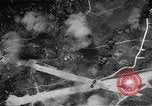 Standbild Bombardierung der Inseln Pacific Theater, 1944, aus Sekunde 33 historischem Filmmaterial Videoclip 65675069993