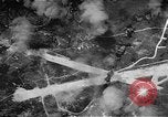 Standbild Bombardierung der Inseln Pacific Theater, 1944, aus Sekunde 34 historischem Filmmaterial Videoclip 65675069993