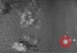 Standbild Bombardierung der Inseln Pacific Theater, 1944, aus Sekunde 45 historischem Filmmaterial Videoclip 65675069993