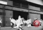 Immagine di La danza di benvenuto Giappone, 1952, secondo 4 filmato di repertorio 65675070002