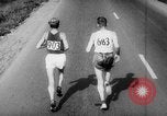 Standbild Olympische Rekorde Helsinki Finnland, 1952, aus Sekunde 19 historischem Filmmaterial Videoclip 65675070005