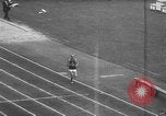 Standbild Olympische Rekorde Helsinki Finnland, 1952, aus Sekunde 31 historischem Filmmaterial Videoclip 65675070005