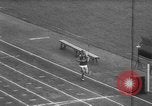 Standbild Olympische Rekorde Helsinki Finnland, 1952, aus Sekunde 33 historischem Filmmaterial Videoclip 65675070005
