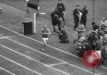 Standbild Olympische Rekorde Helsinki Finnland, 1952, aus Sekunde 35 historischem Filmmaterial Videoclip 65675070005