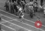 Standbild Olympische Rekorde Helsinki Finnland, 1952, aus Sekunde 39 historischem Filmmaterial Videoclip 65675070005