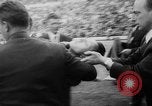 Standbild Olympische Rekorde Helsinki Finnland, 1952, aus Sekunde 44 historischem Filmmaterial Videoclip 65675070005