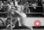 Standbild Olympische Rekorde Helsinki Finnland, 1952, aus Sekunde 48 historischem Filmmaterial Videoclip 65675070005