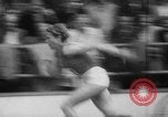 Standbild Olympische Rekorde Helsinki Finnland, 1952, aus Sekunde 49 historischem Filmmaterial Videoclip 65675070005