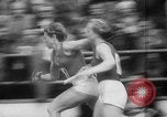 Standbild Olympische Rekorde Helsinki Finnland, 1952, aus Sekunde 50 historischem Filmmaterial Videoclip 65675070005