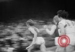Standbild Olympische Rekorde Helsinki Finnland, 1952, aus Sekunde 51 historischem Filmmaterial Videoclip 65675070005