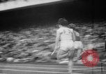 Standbild Olympische Rekorde Helsinki Finnland, 1952, aus Sekunde 52 historischem Filmmaterial Videoclip 65675070005