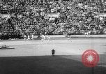 Standbild Olympische Rekorde Helsinki Finnland, 1952, aus Sekunde 54 historischem Filmmaterial Videoclip 65675070005