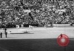 Standbild Olympische Rekorde Helsinki Finnland, 1952, aus Sekunde 55 historischem Filmmaterial Videoclip 65675070005