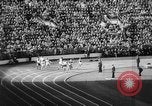 Standbild Olympische Rekorde Helsinki Finnland, 1952, aus Sekunde 58 historischem Filmmaterial Videoclip 65675070005