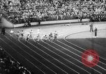 Standbild Olympische Rekorde Helsinki Finnland, 1952, aus Sekunde 61 historischem Filmmaterial Videoclip 65675070005