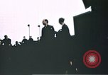 Standbild auf USO tour Bob Hope unterhält Fliegern von 351 Bombe Gruppe England, 1943, aus Sekunde 3 historischem Filmmaterial Videoclip 65675070034