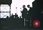 Standbild auf USO tour Bob Hope unterhält Fliegern von 351 Bombe Gruppe England, 1943, aus Sekunde 8 historischem Filmmaterial Videoclip 65675070034