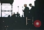 Standbild auf USO tour Bob Hope unterhält Fliegern von 351 Bombe Gruppe England, 1943, aus Sekunde 9 historischem Filmmaterial Videoclip 65675070034
