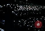 Standbild auf USO tour Bob Hope unterhält Fliegern von 351 Bombe Gruppe England, 1943, aus Sekunde 11 historischem Filmmaterial Videoclip 65675070034