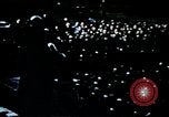 Standbild auf USO tour Bob Hope unterhält Fliegern von 351 Bombe Gruppe England, 1943, aus Sekunde 12 historischem Filmmaterial Videoclip 65675070034