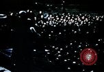 Standbild auf USO tour Bob Hope unterhält Fliegern von 351 Bombe Gruppe England, 1943, aus Sekunde 13 historischem Filmmaterial Videoclip 65675070034