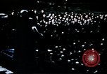 Standbild auf USO tour Bob Hope unterhält Fliegern von 351 Bombe Gruppe England, 1943, aus Sekunde 15 historischem Filmmaterial Videoclip 65675070034